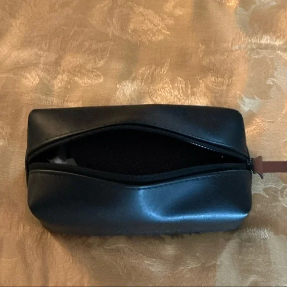 Cole Haan x American Airlines Amenity Kit - Picture 2 of 3